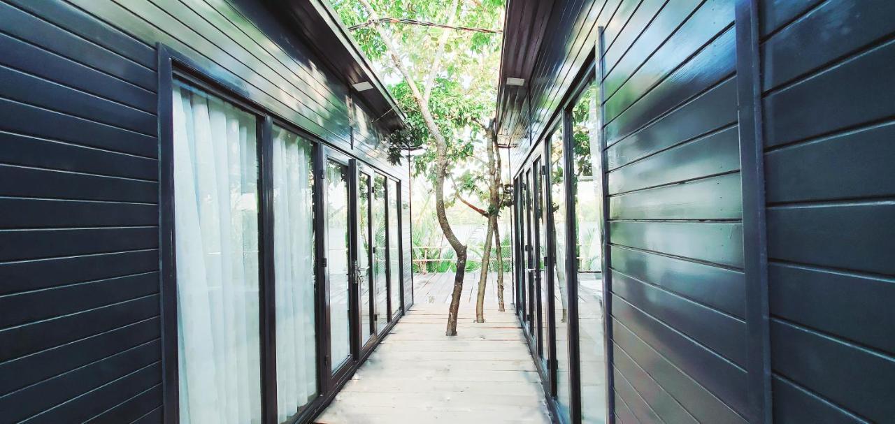 Kampot Riverfront Boutique Exterior photo